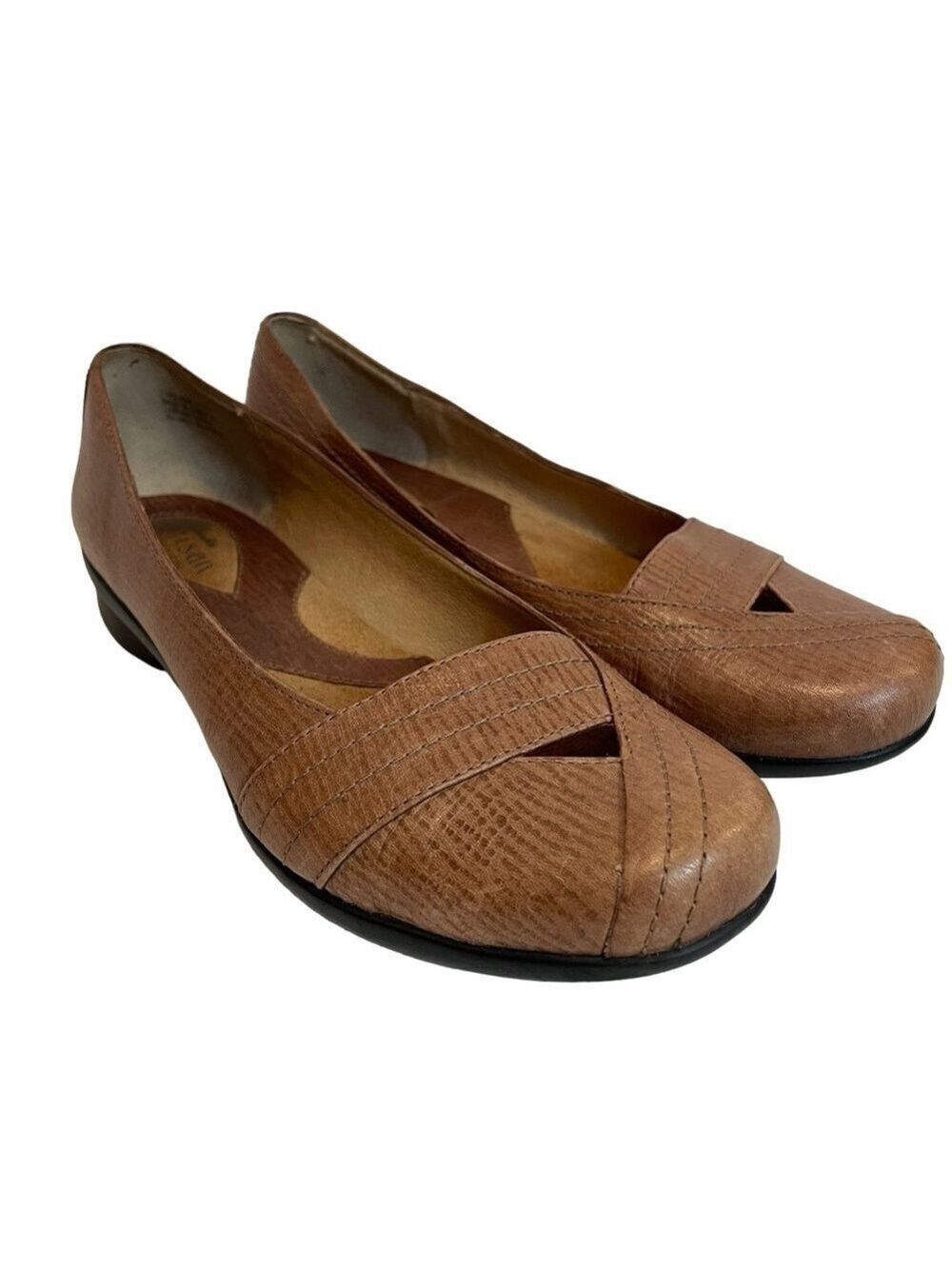 Clarks Artisan Slip On Leather Shoes Womens 6.5 Brown Tan Flats Round Toe EUC